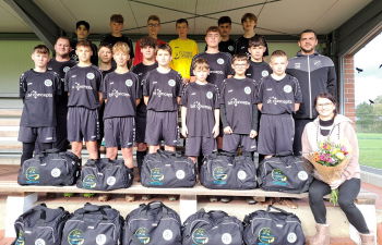 C1 der JSG freut sich über neue Sporttaschen